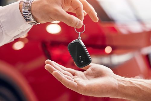 Client receiving keys of rent vehicle from manager.