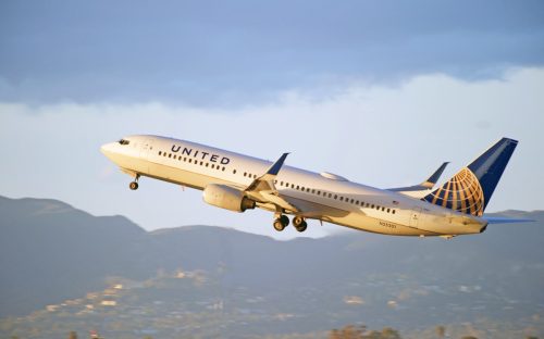 united airlines airplane taking off