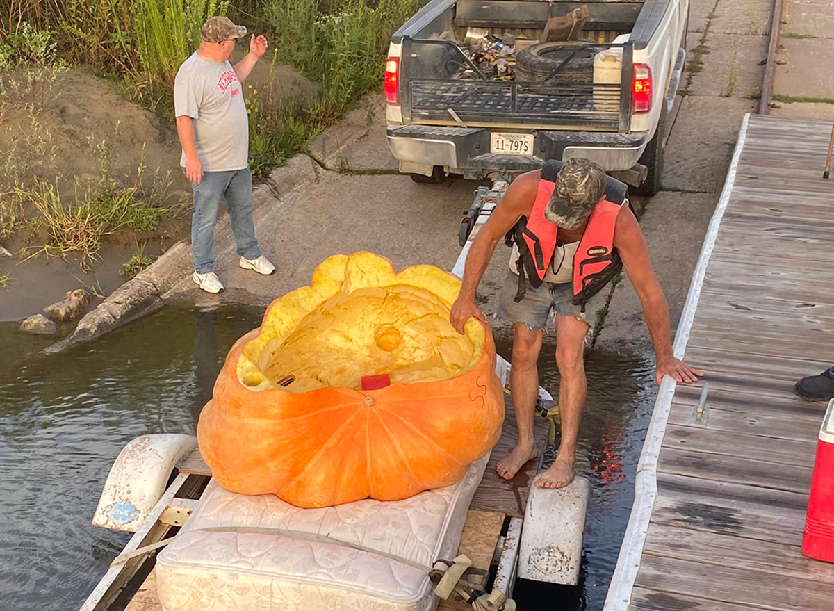 Man Paddles 38 Miles Down Missouri River in Giant Pumpkin