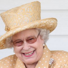 The Queen Once Pranked Two Americans Who Didn’t Recognize Her in This Hilarious Story