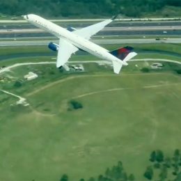 Video Shows Two Planes Narrowly Escaping Midair Collision in Florida