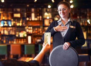 Restaurant Wanting to Sue Customer Over $3,000 Tip He Left for Waitress Sparks Online Outrage