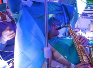 Musician Plays Sax During His Brain Surgery