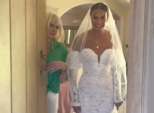 Video Shows Bride’s Mom “Ruining” Long-Awaited Wedding Dress Reveal