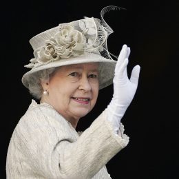 Queen Elizabeth’s Last Days Revealed by Royal Confidant: Horse Race, TV Police Dramas and “No Regrets”