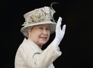 Queen Elizabeth’s Last Days Revealed by Royal Confidant: Horse Race, TV Police Dramas and “No Regrets”