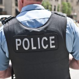 Man Poses as Attractive Blonde Woman and Tricks Active Police Officer to Hand Over Patrol Car, Vest and Buy an iPhone