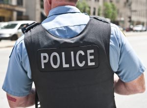 Man Poses as Attractive Blonde Woman and Tricks Active Police Officer to Hand Over Patrol Car, Vest and Buy an iPhone