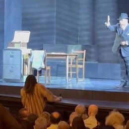 Rowdy Woman Jumps in Front of Audience at Broadway’s “Death of a Salesman,” Stopping Show in Bizarre Moment