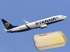 Airplane Passenger Rips Off His Wedding Ring and Throws It in Wife’s Face Over “Freezing” Lasagna