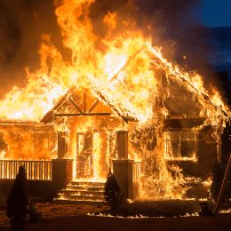 Woman Fakes House Fire to Get Through to Customer Service Line After Being Ignored for a Month