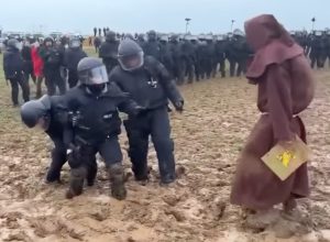 Police Trapped in Mud are Taunted by Costumed “Wizard” at Greta Thunberg’s Protest