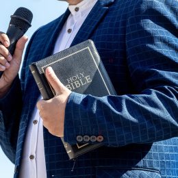 Pastor Who Lived a Double Life Arrested for Dealing Drugs and Held on $750,000 Bond