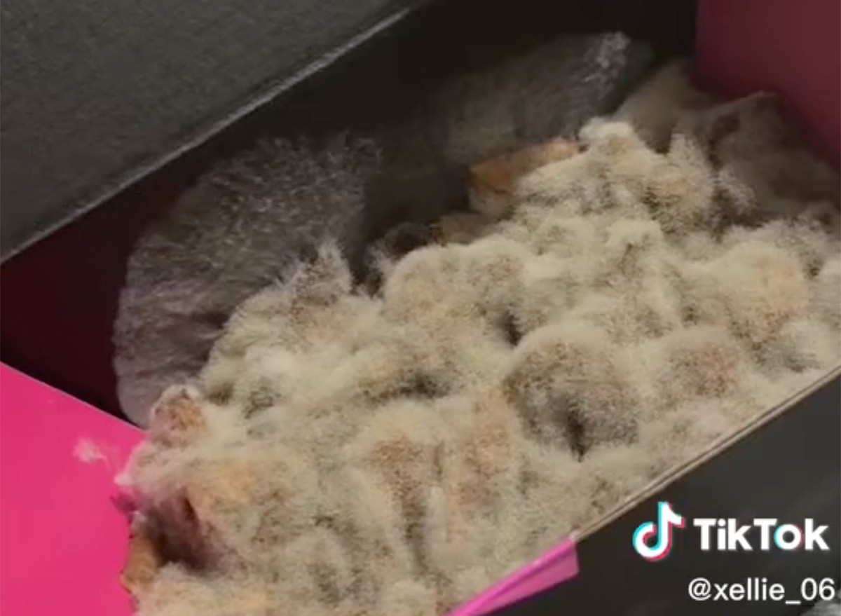Woman Says Flowers Her Boyfriend Gave Her Turned Moldy