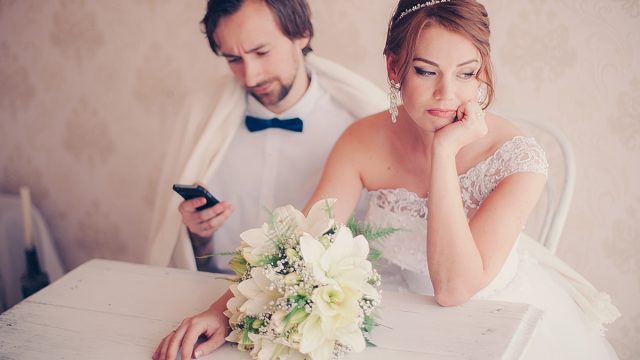 Unhappy_sad_wedding_marriage_couple