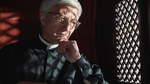Priest_praying_cross_catholic_church_religion_confession