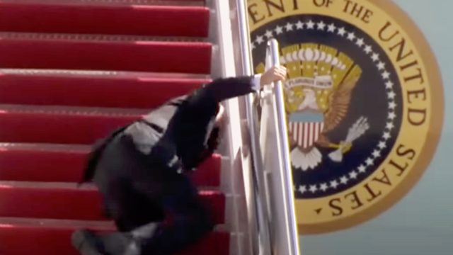 President_joe_biden_falls_air_force_one