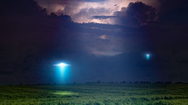 Fantastic,Dramatic,Image:,Ufo,Or,Alien,Spacecraft,Inspect,Green,Grass