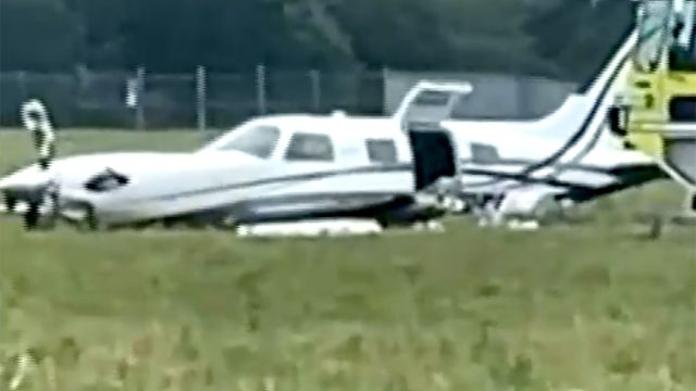 Martha_Vineyard_aircraft_emergency_landing1