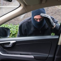 11 Things to Never Keep in Your Car