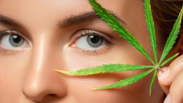 Cbd,Cosmetics,Concept.,Beautiful,Woman,With,A,Cannabis,Leaf,On