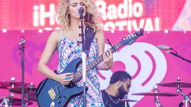 ,Singer,Tori,Kelly,