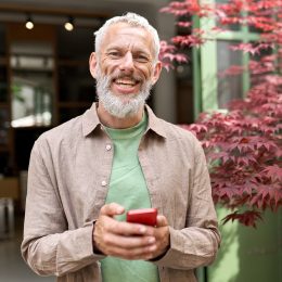 15 Tips for Middle-Aged Men on Dating Apps